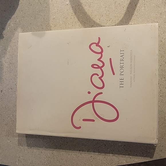 Diana The Portrait Book - Picture 3 of 10